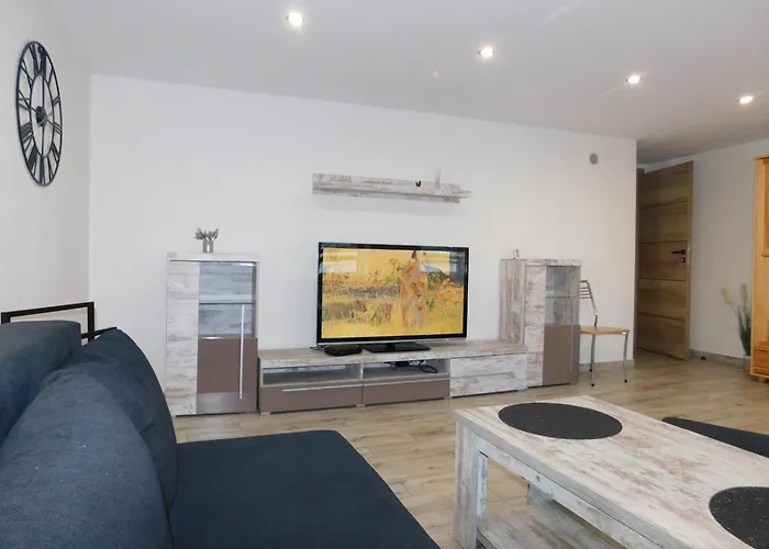 Baza Wypadowa 3 民宿 Leśna